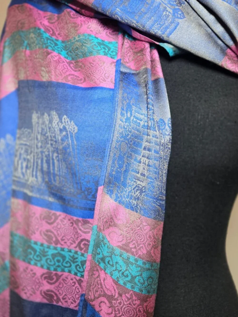 Silk 100 %‎ scarf wrap shawl blue / pink paisley striped made in kashmir